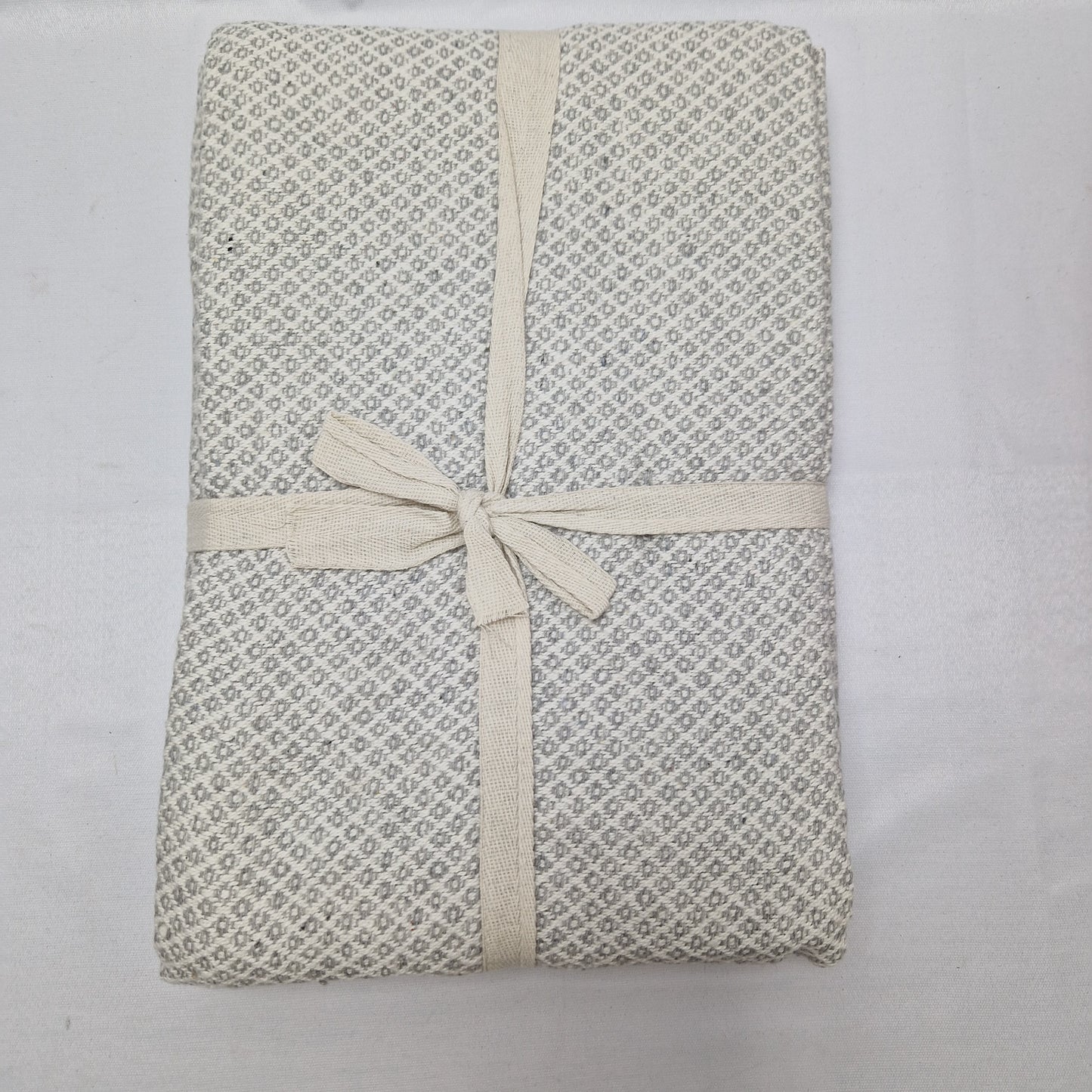 Beamfeature Country Club Milan Throw - Grey / White Small Diamond Pattern