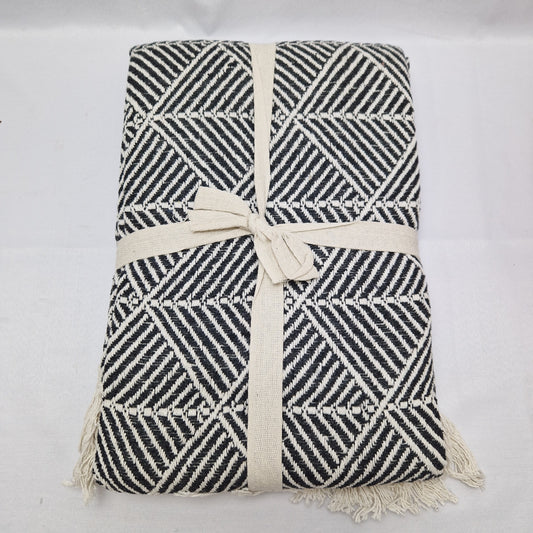 Beamfeature Country Club Milan Throw - Natural / Black Diamond Pattern